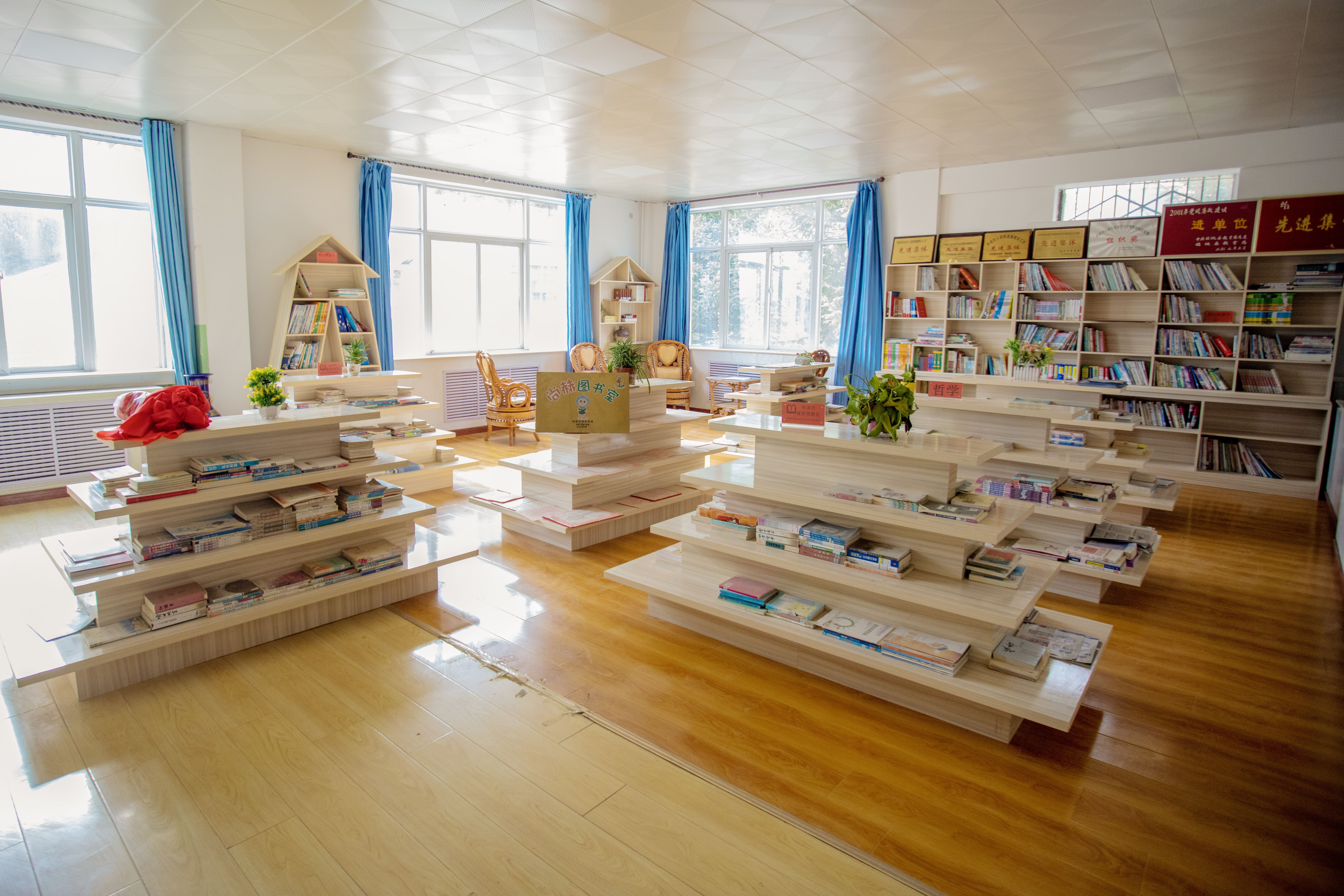 天津高校大学生记者走进乐竞体育_乐竞体育中国一站式服务官网
公益小学开展“书香悦读，筑梦成长”活动